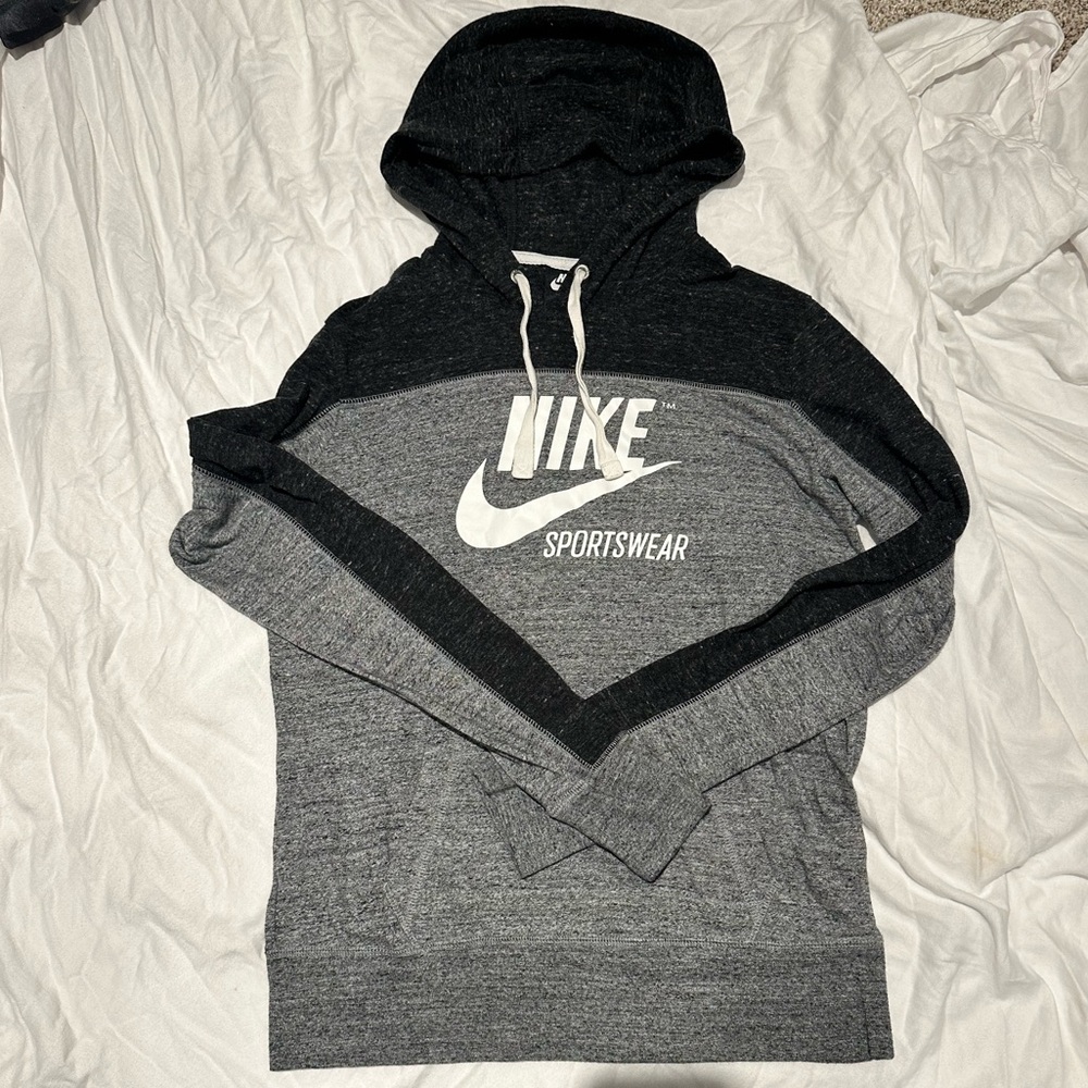 Nike sportswear Colorblock Gray & Black Lightweight Hoodie - S